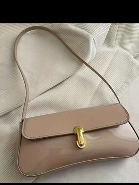 Affordable Fashion Finds Beige Shoulder Bag with Gold Clasp